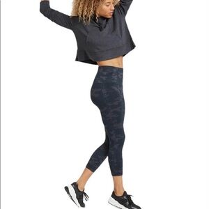 SPANX Look at Me Now Seamless Cropped Leggings in Black Camo